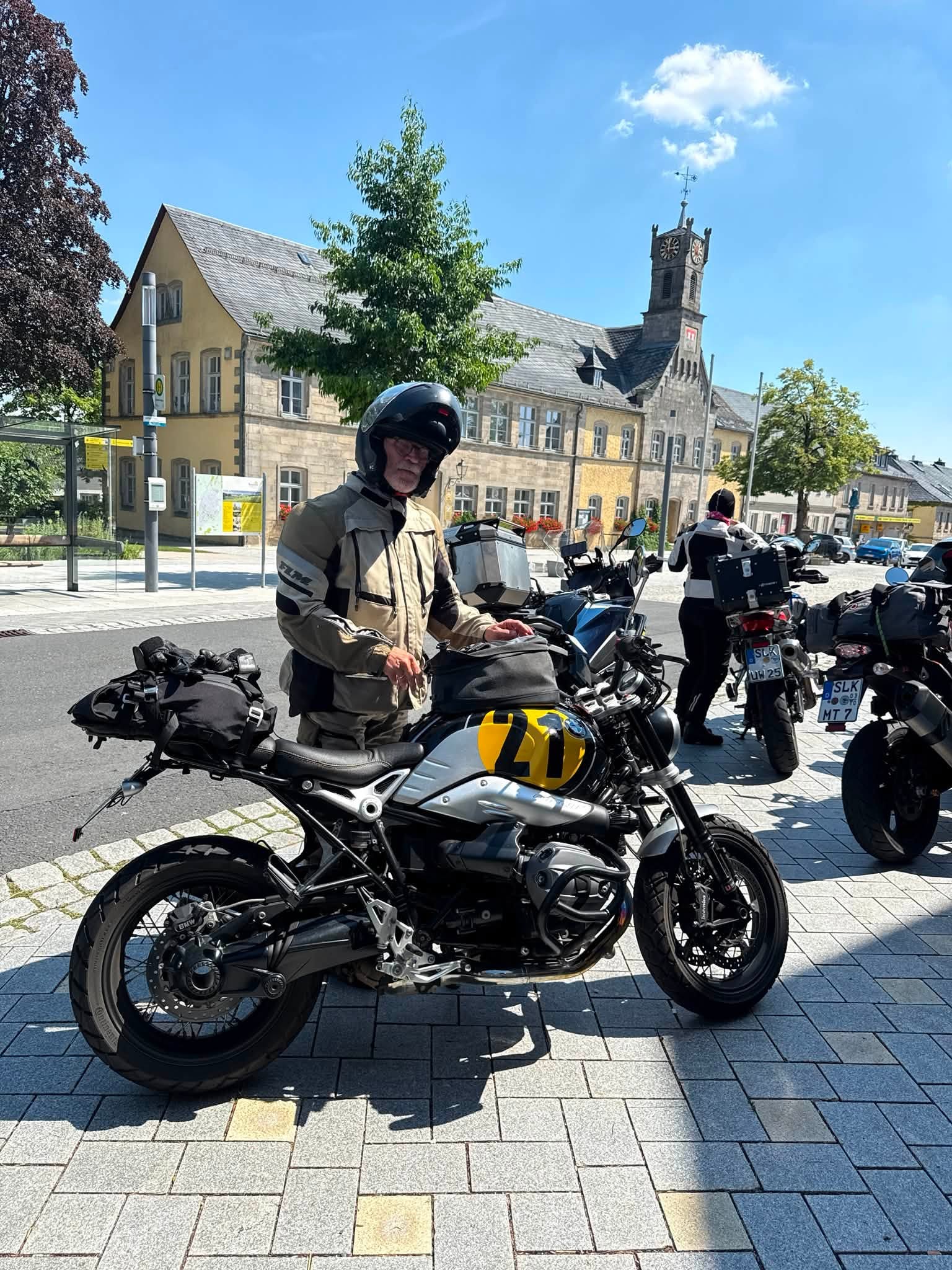 Kurzer Zwischenstopp während der Motorradtour durch Thüringen