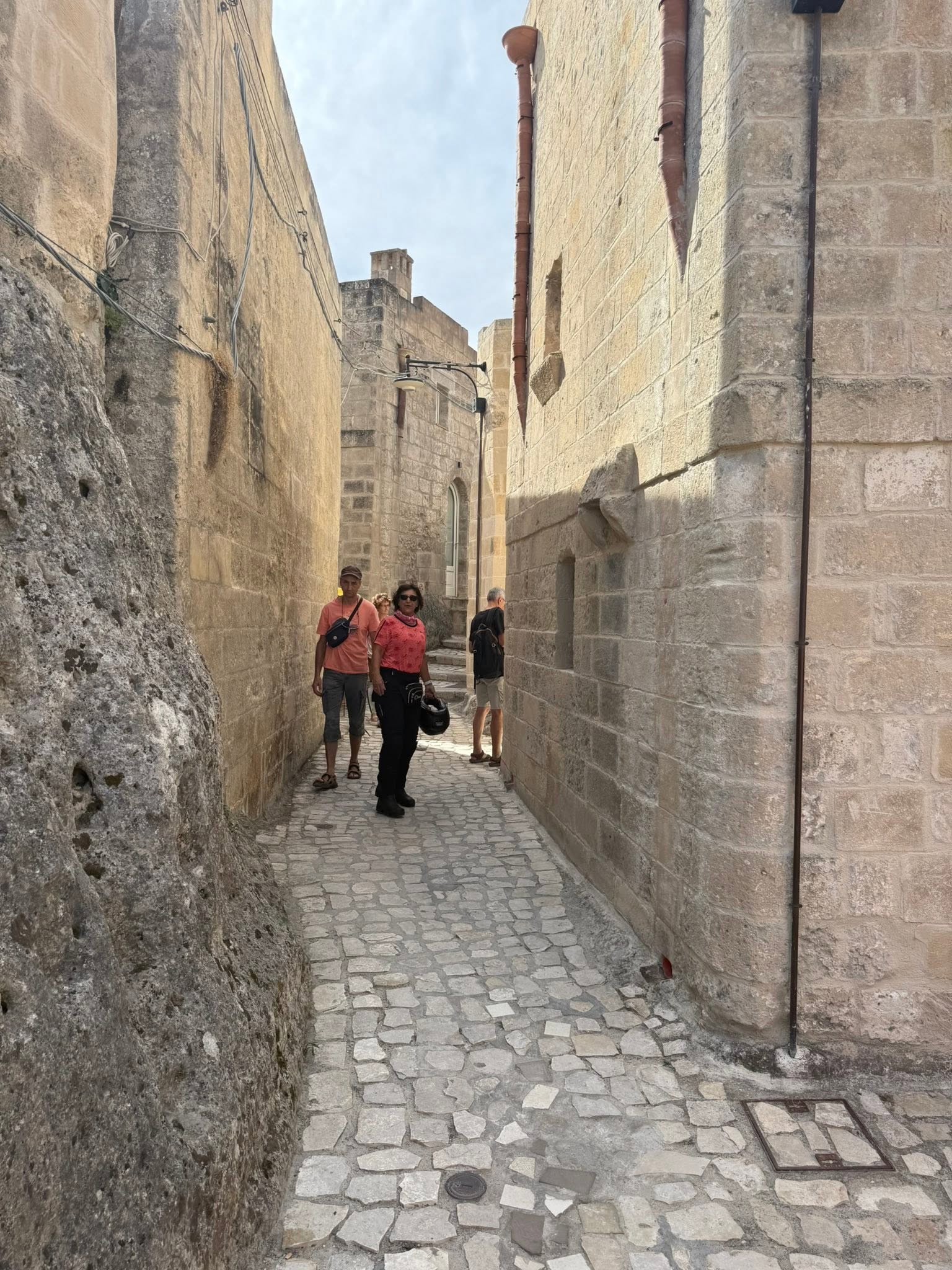 Enge historische Gasse in Matera