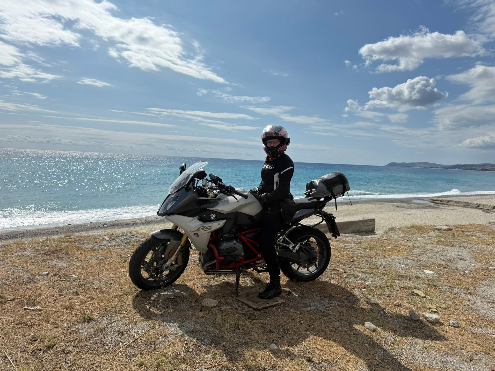 Motorrad direkt am Meer in Kalabrien