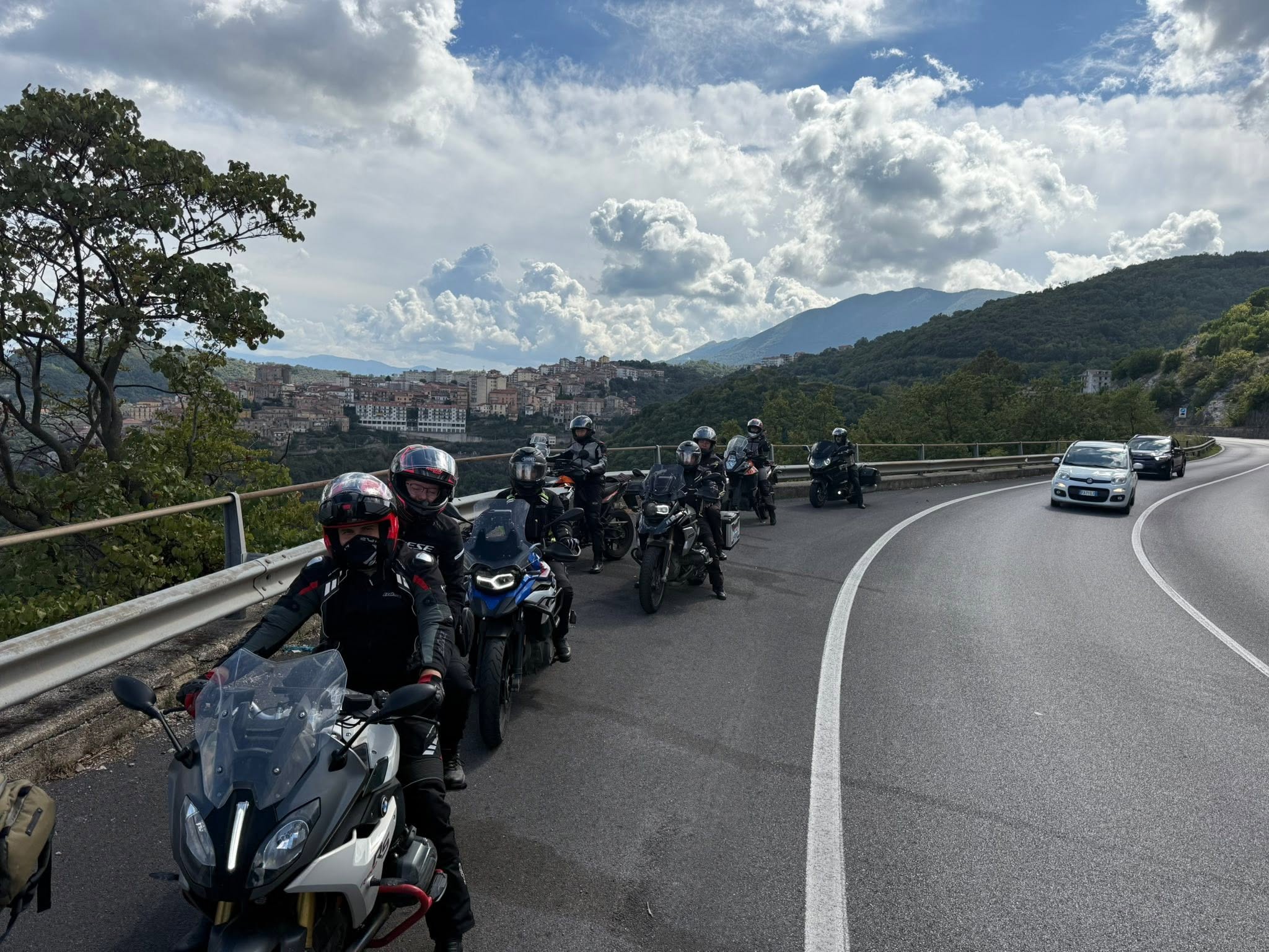 Motorradgruppe unterwegs Richtung Amalfiküste
