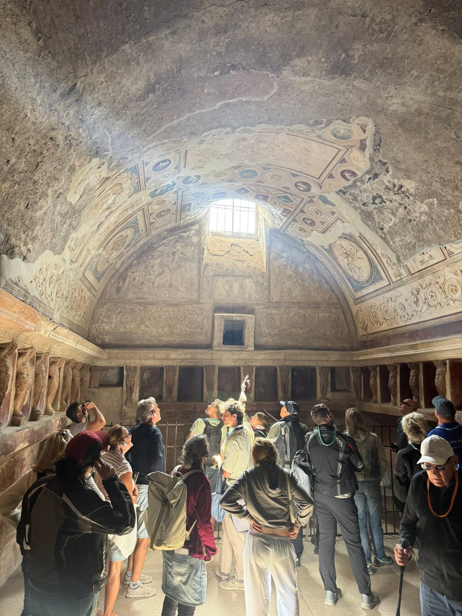 Innenraum eines historischen Gebäudes in Pompeji