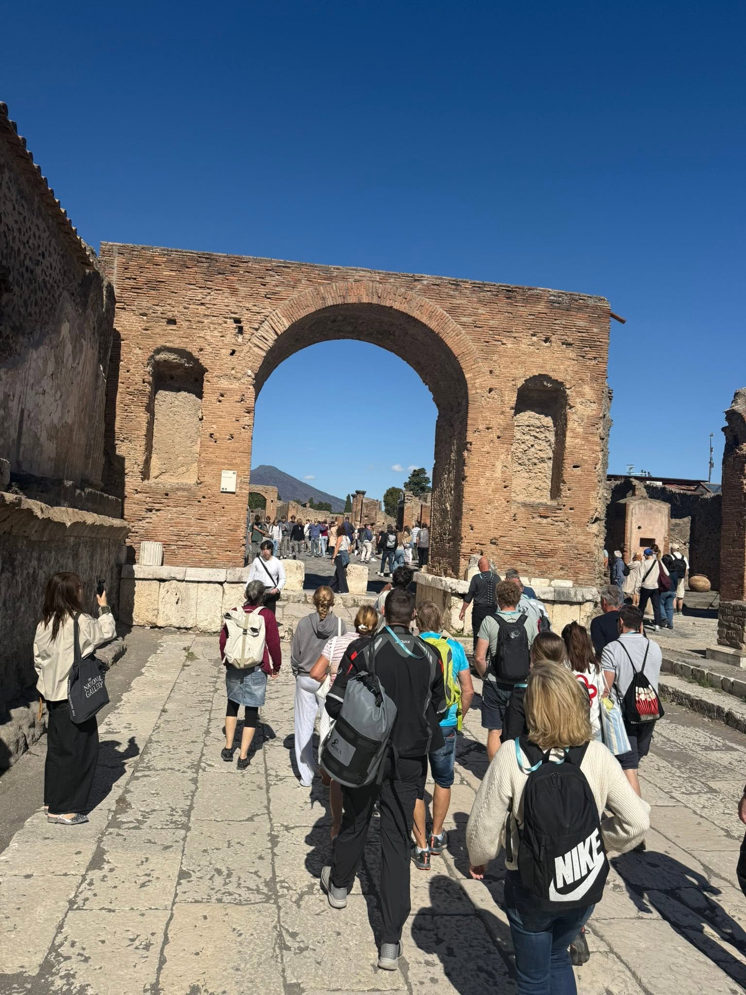 Historischer Torbogen in Pompeji